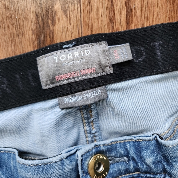 Torrid 20R Bombshell Skinny Ankle Fray Hem Hi Rise Button Fly Jean - Picture 7 of 10